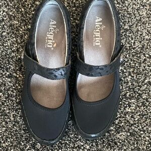 Algeria black low heel dress shoe